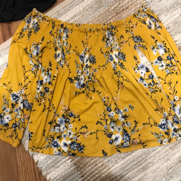 Yellow off the shoulder blouse - Picture 1 of 1